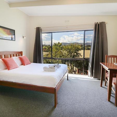 Off Mountain Accommodation Merrijig Bagian luar foto