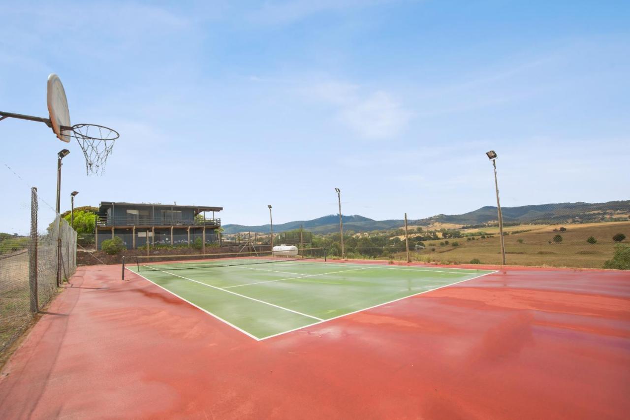 Off Mountain Accommodation Merrijig Bagian luar foto