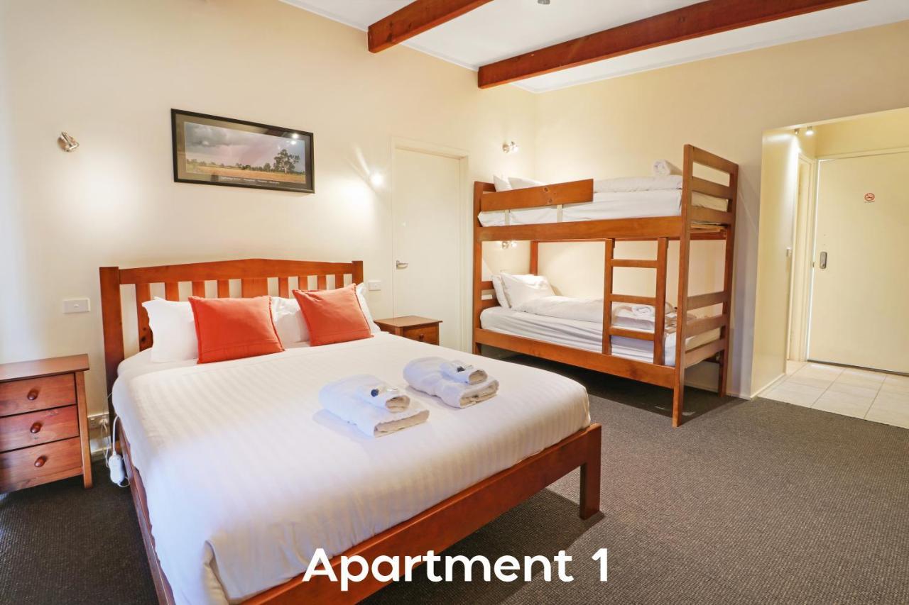 Off Mountain Accommodation Merrijig Bagian luar foto