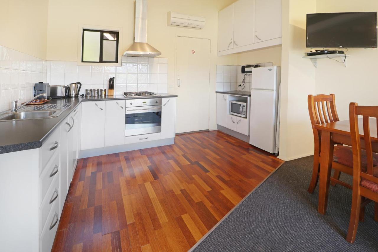 Off Mountain Accommodation Merrijig Bagian luar foto