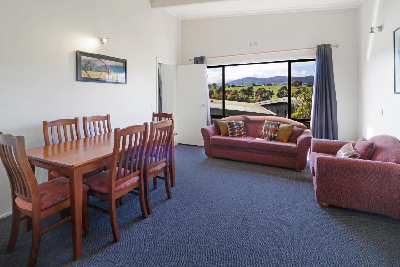 Off Mountain Accommodation Merrijig Bagian luar foto