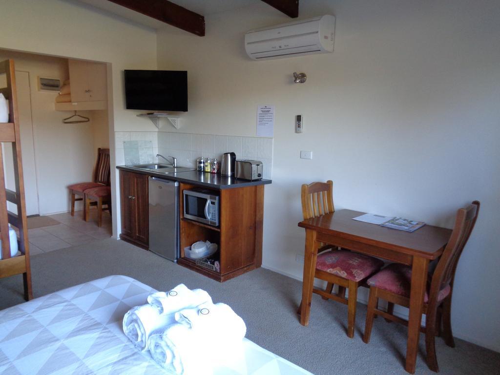 Off Mountain Accommodation Merrijig Bagian luar foto