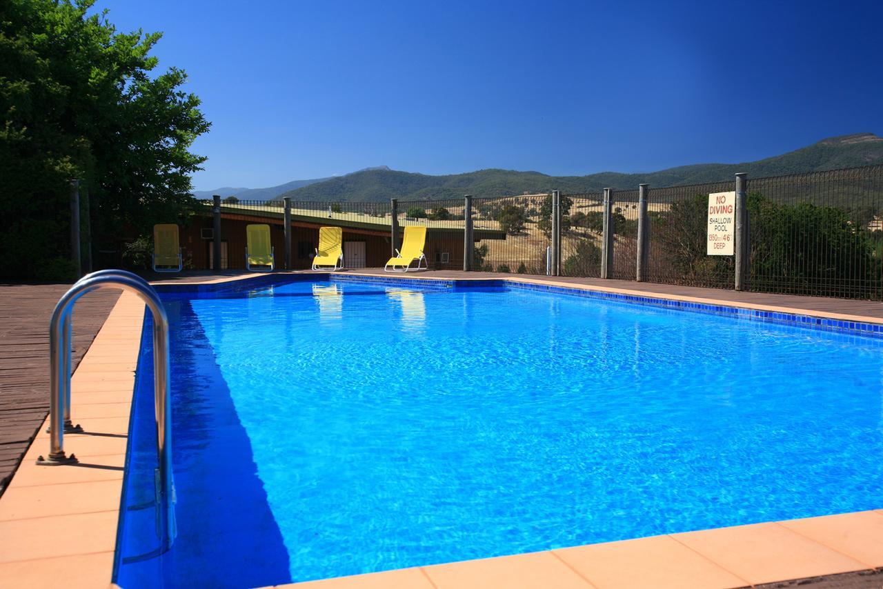 Off Mountain Accommodation Merrijig Bagian luar foto