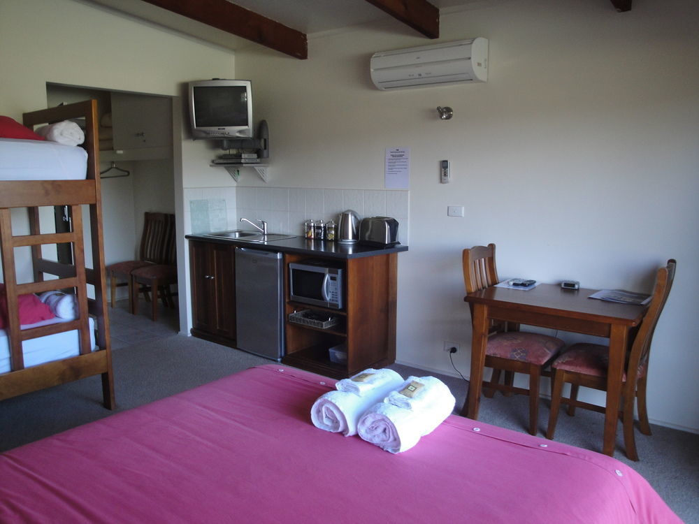 Off Mountain Accommodation Merrijig Bagian luar foto