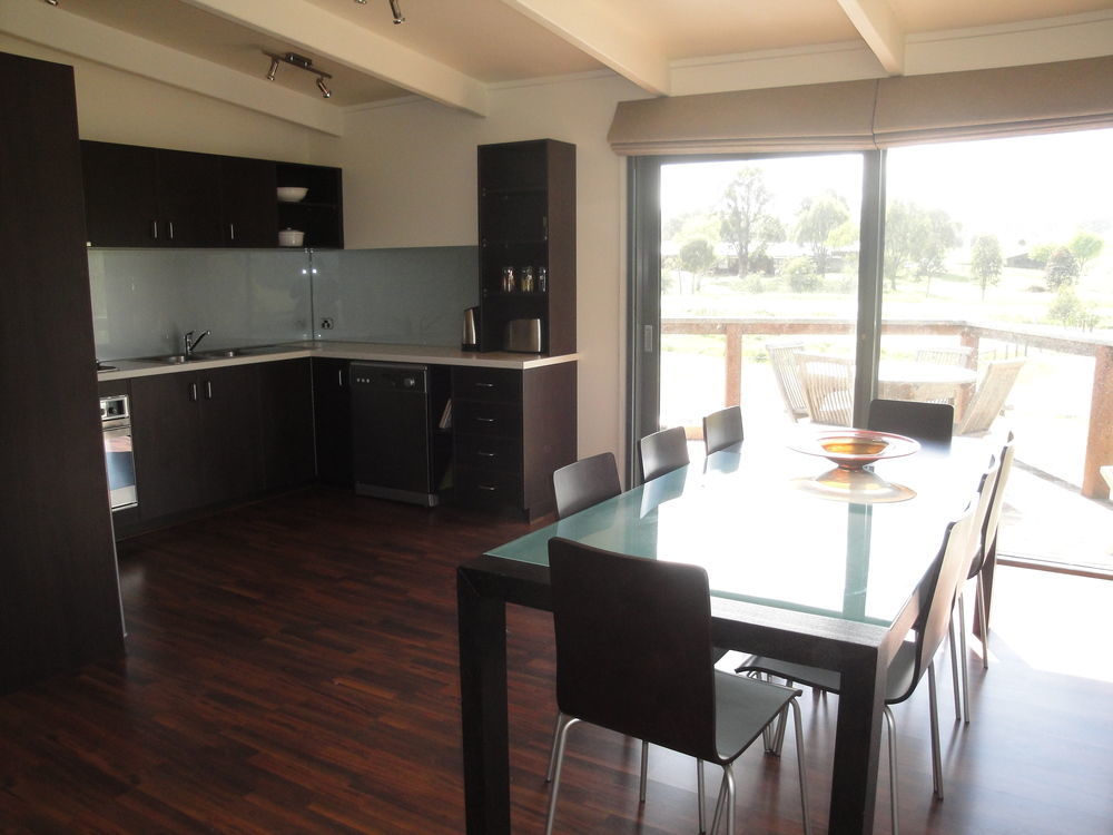 Off Mountain Accommodation Merrijig Bagian luar foto