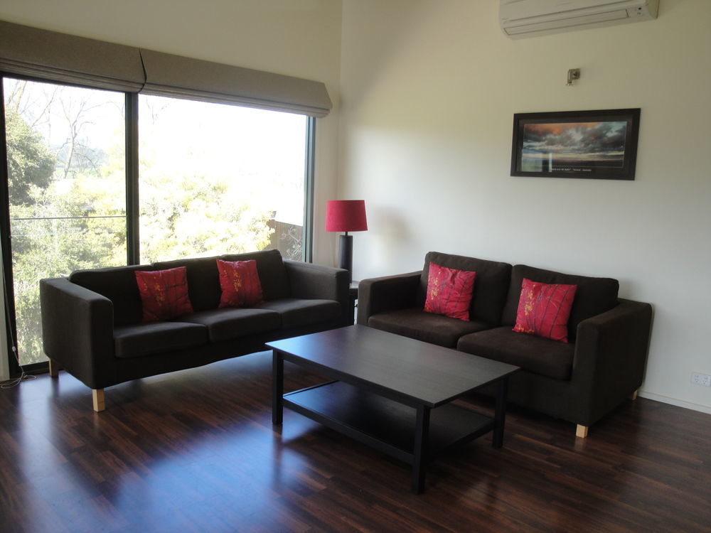 Off Mountain Accommodation Merrijig Bagian luar foto